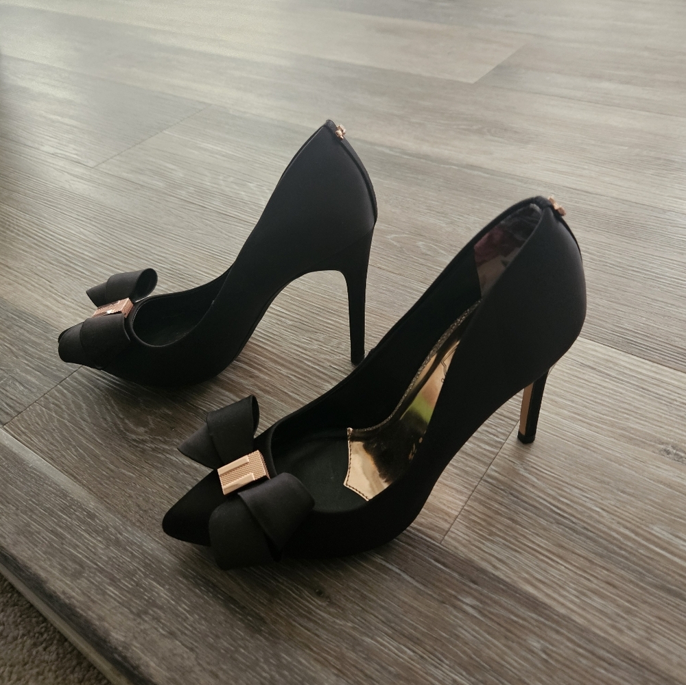 Ted Baker Black Pointed Pump with Bow and Rose-Gold Accent - Picture 2 of 5